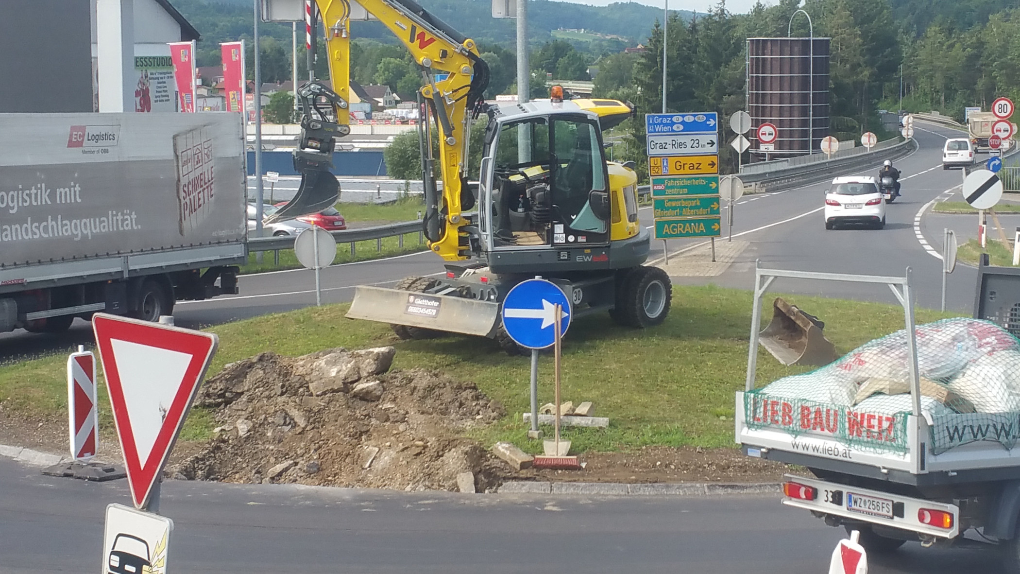 Baumaschinen aller Größen von Berhard Gletthofer