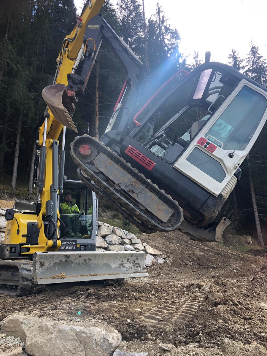 Bagger in allen Größen von Bernhard Gletthofer